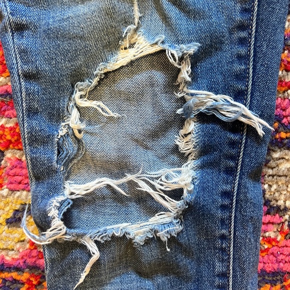 Levi's 721 High-Rise Ripped knee Skinny Jeans 30 - Picture 4 of 6